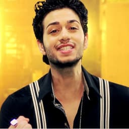 Vase To · Black Cats