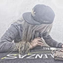 Adam Barfi · Lenzas