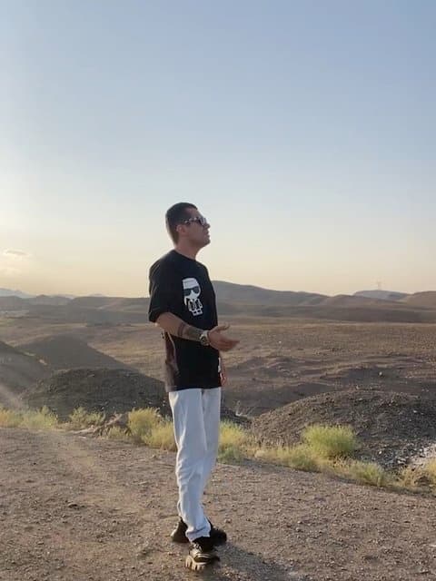 Nagoo Nagofti · Mehdi Yarrahi