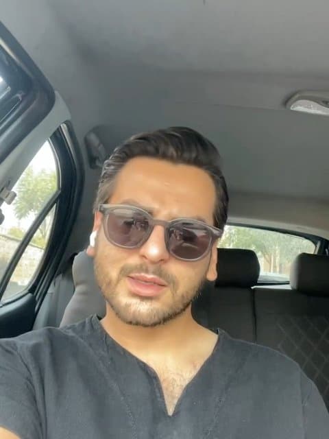 Sang Kaghaz Gheychi · Masih