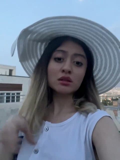 Noon o Namak · Sogand