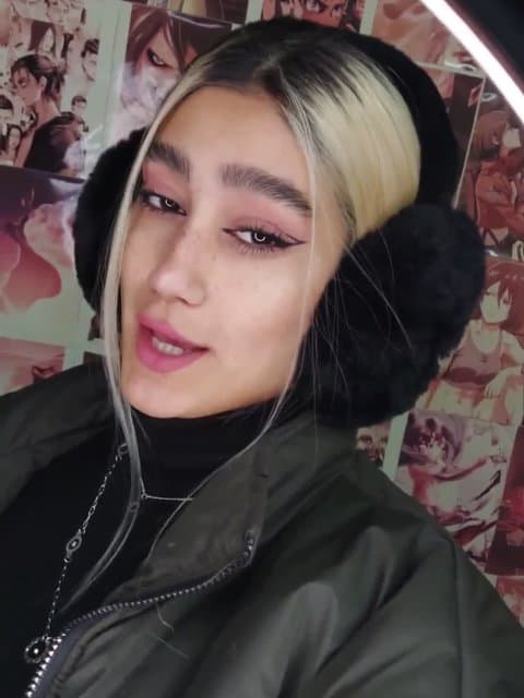 Donyaye Ajib · Satin