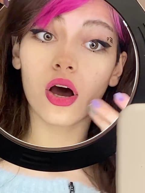 Donyaye Ajib · Satin