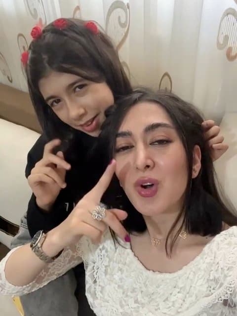 Amoo Hassan · Donya