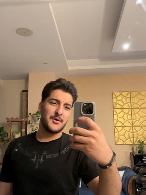 Khooneye Arezoo · Moein