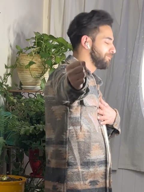 Nashkan Delamo · Mohsen Yeganeh