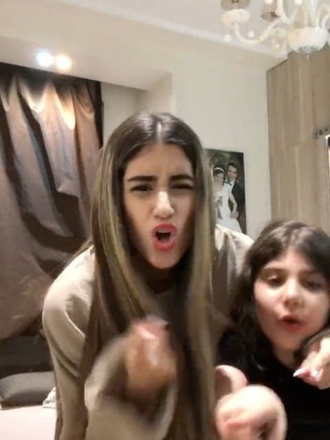 Koo Ta Biad · Donya