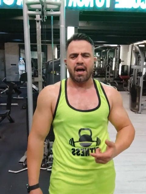 Arameshi Daram · Reza Bahram