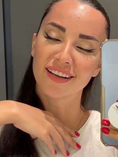 Lilly and the Moon · Aida Shahghasemi