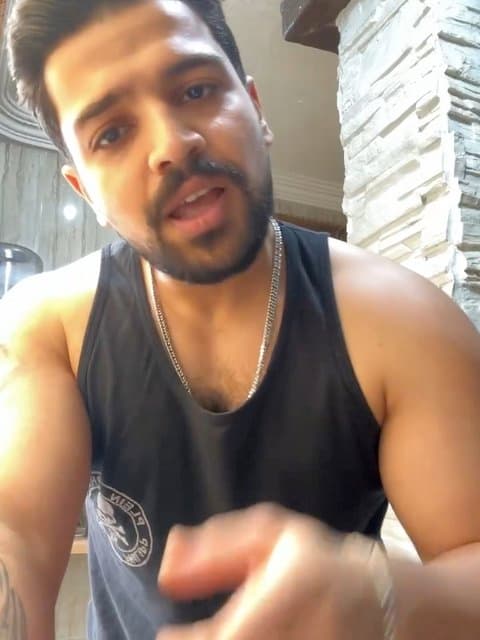 Dead Inside (Ft Parsa) · Arta