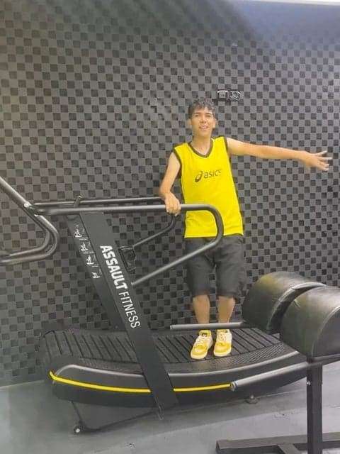 Nagi Ke Nagoftam · Farzad Farzin