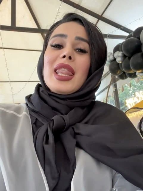 Shabe Royaei · Aron Afshar