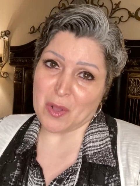 Man Aamadeh-am · Googoosh