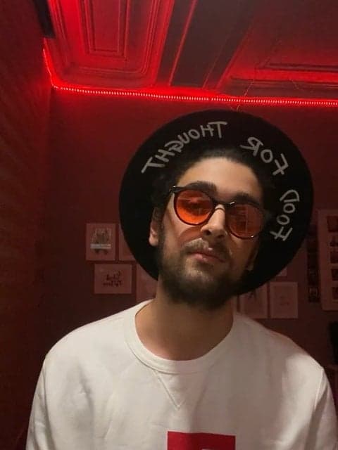 Man Moghaseram · Sirvan Khosravi