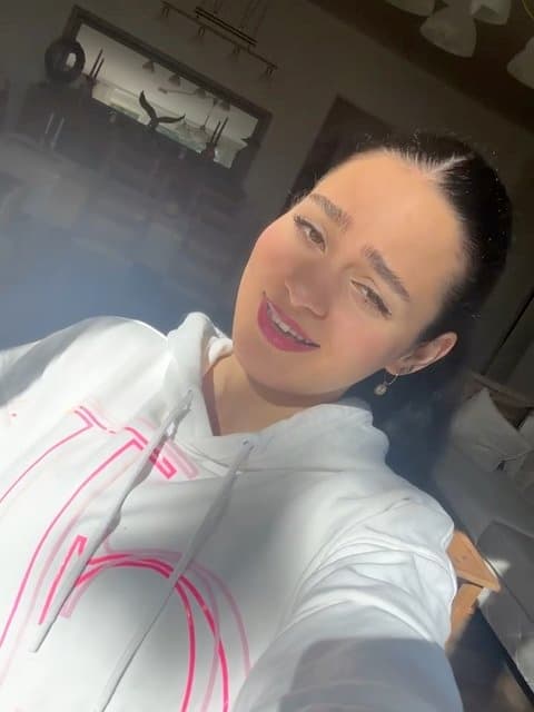 Donyaye Ajib · Satin