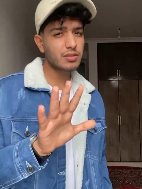 Behtar Az Mane · Ali Yasini