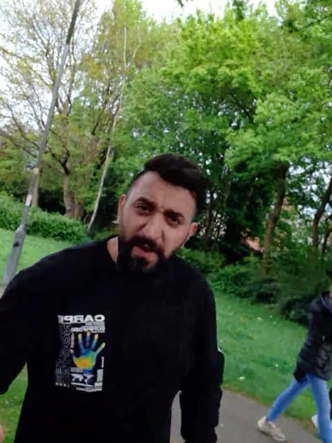 Sar Sepordeh · Andy