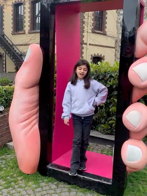 Bye Bye Bye · Donya