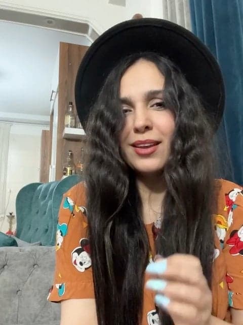 Az Eshgh Begoo · Donya