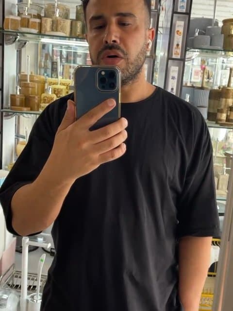 Zibaye Mani · Hojat Ashrafzadeh