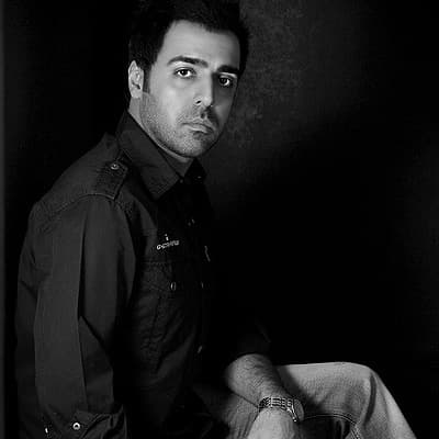 Inja Kasi Divoone Nist · Alireza Bolouri