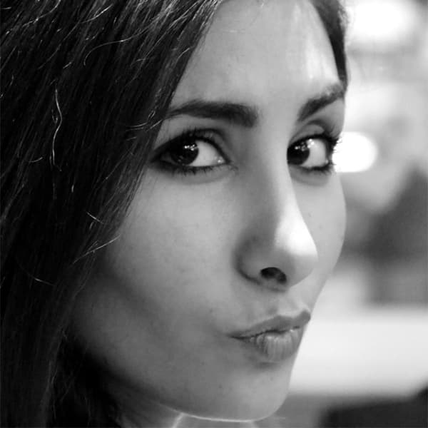 Axsham Mahnisi · Elnaz Miabinezhad