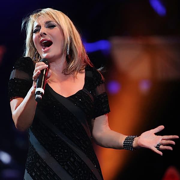 Bavar Kon (Live) · Googoosh