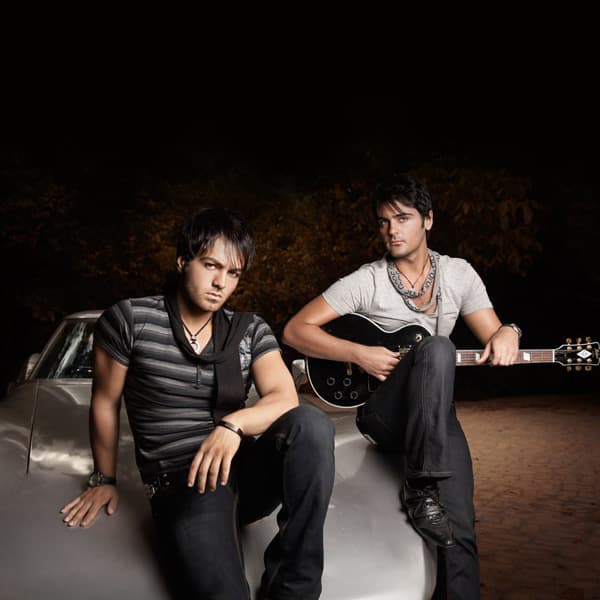 In Che Hessie · Sohrab Pakzad & Amir Tabari